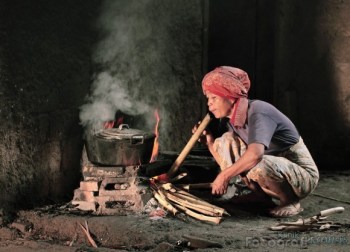 Hasil gambar untuk api kayu bakar